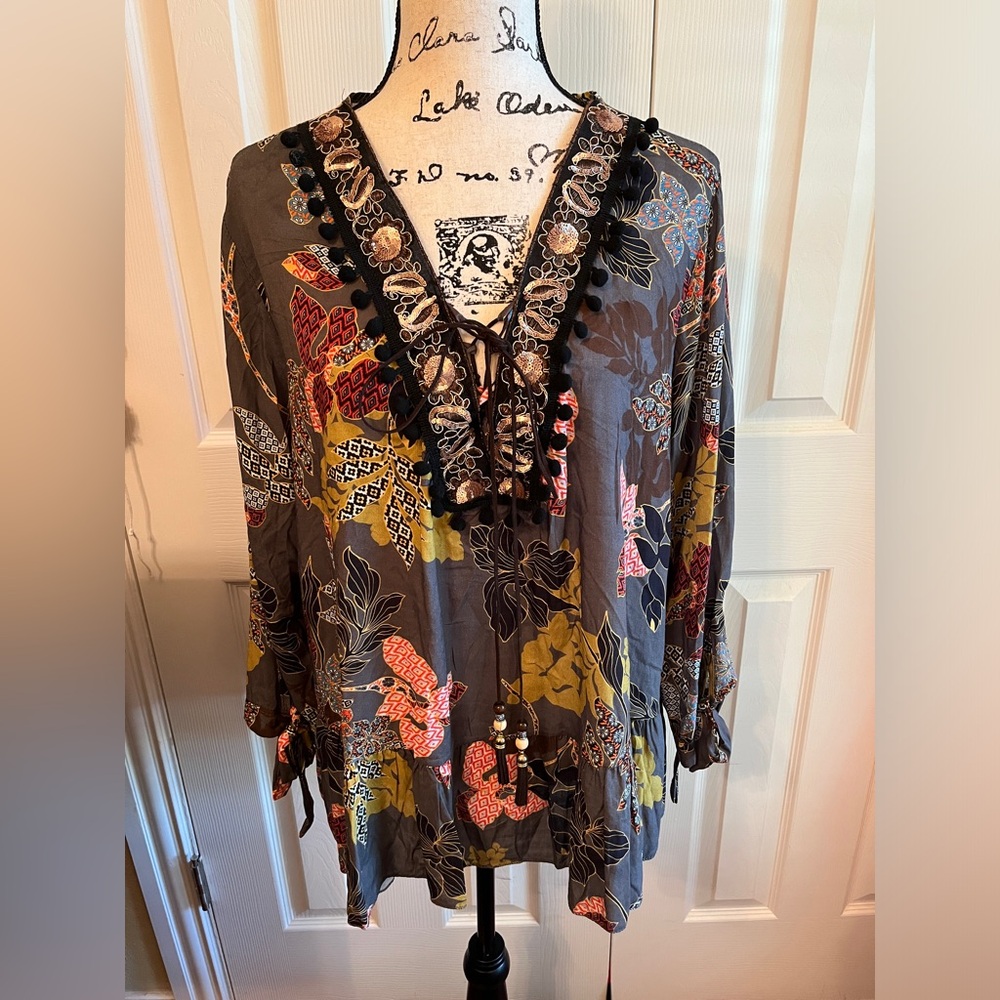 Unbranded Italian Bohemian Boho Gray Floral Embroidered Blouse Size M/L, EUC